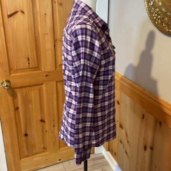 Eddie Bauer woman’s light flannel shirt. Medium - Picture 5 of 11